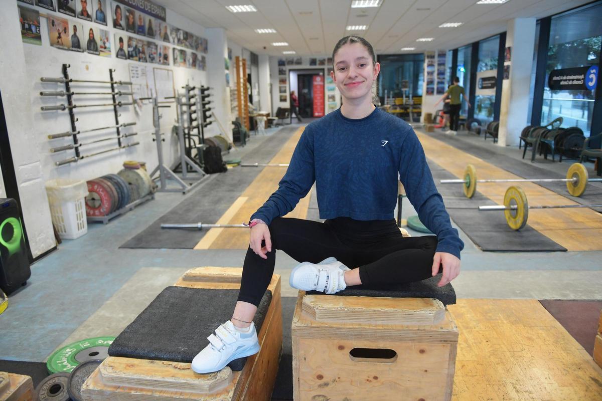 Ruth Fuentefría posa en la sede del Club Halterofilia Coruña en la Casa del Agua.