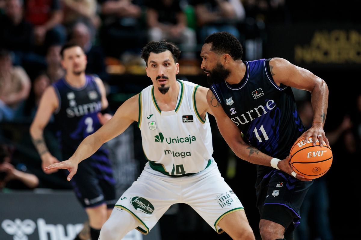 Djedovic defiende a Hilliard en Miribilla.