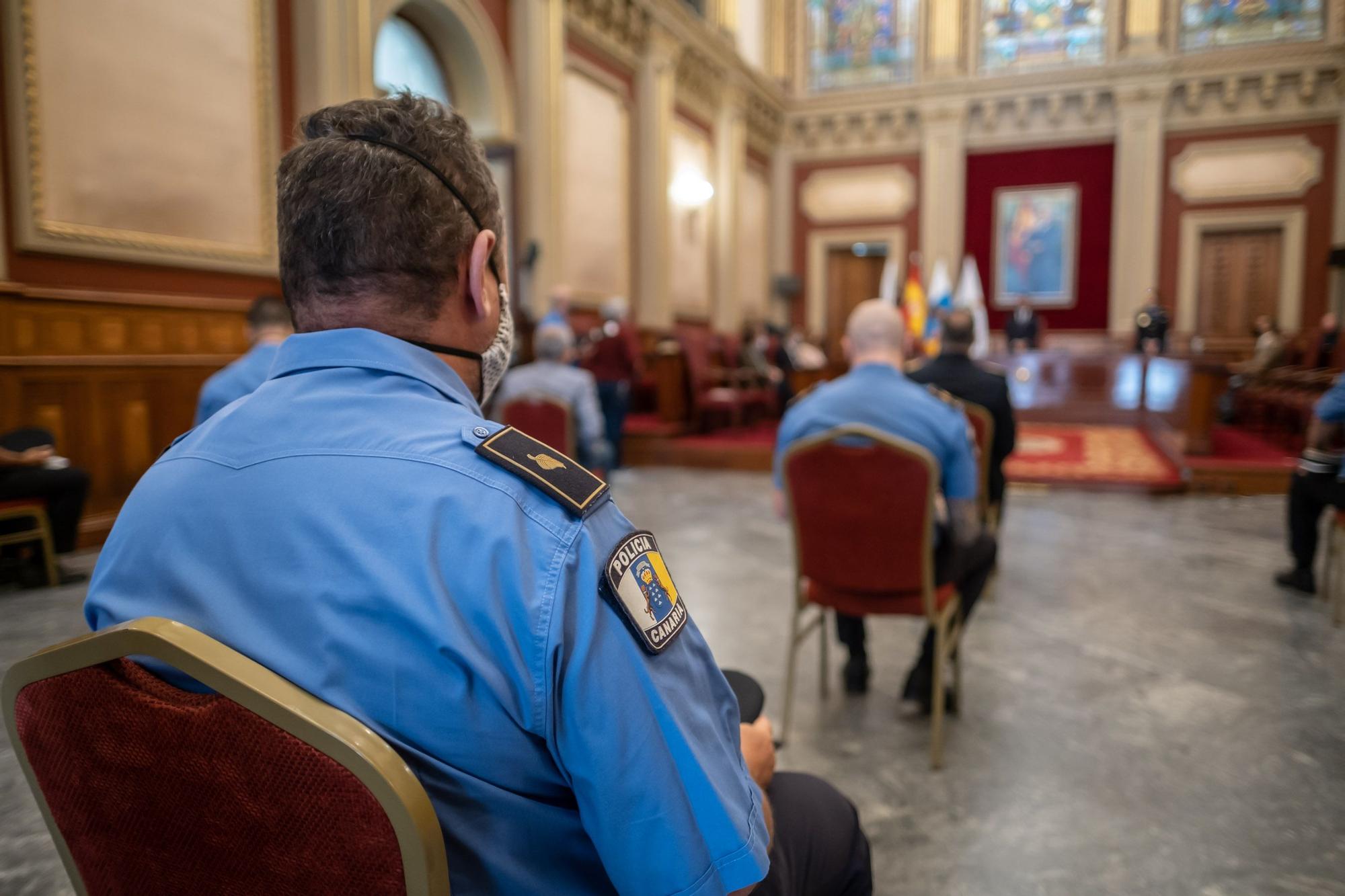 Entrega medallas a la Policía Local Santa Cruz