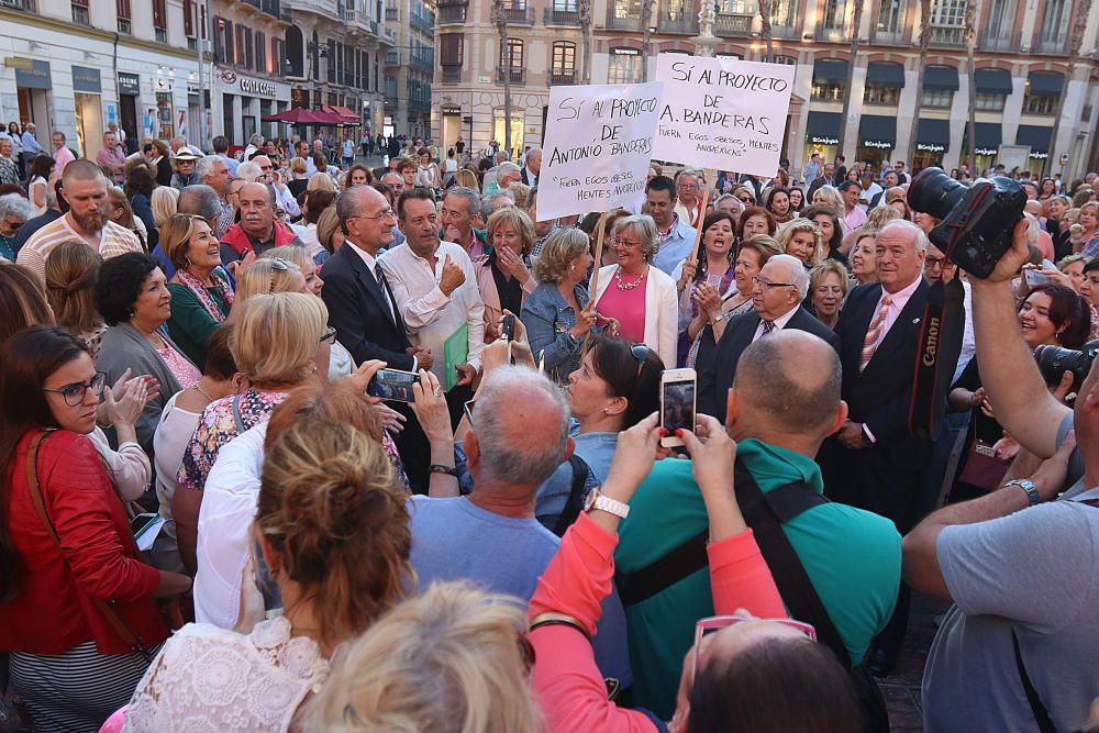 Manifestación en apoyo al proyecto de Banderas en el Astoria