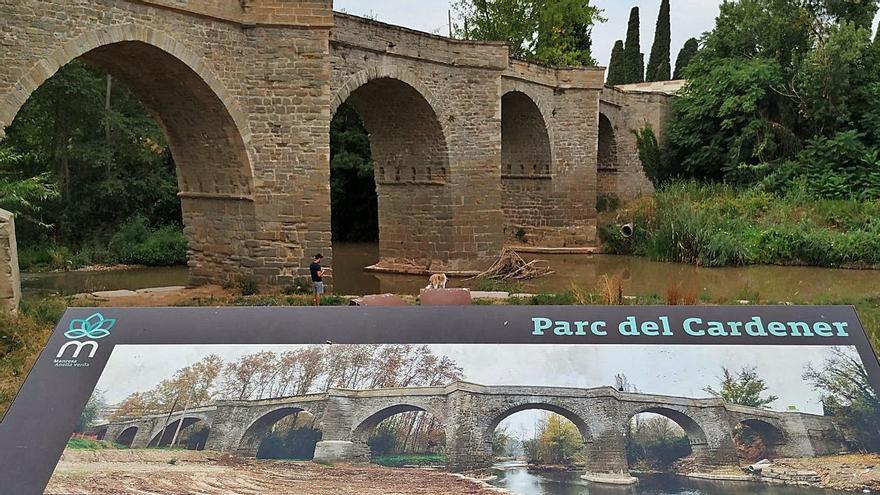 El Pont Nou amb la imatge del mateix pont a l’indicador del parc del Cardener | DAVID CABALLERO