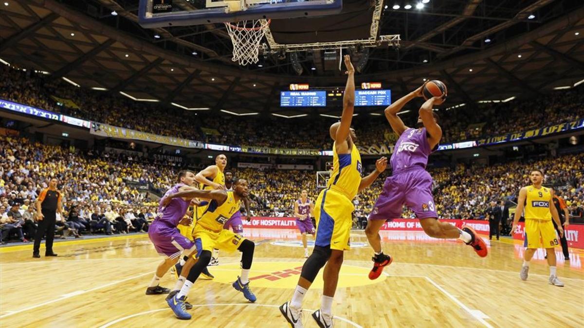 Imagen del duelo disputado en la primera vuelta en Tel Aviv que acabó con victoria madridista