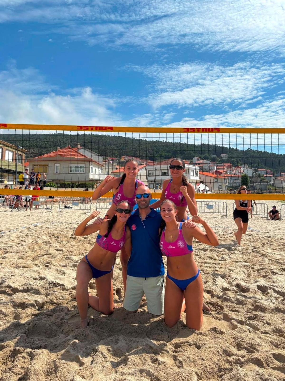 Jugadoras mallorquinas posan durante el torneo.