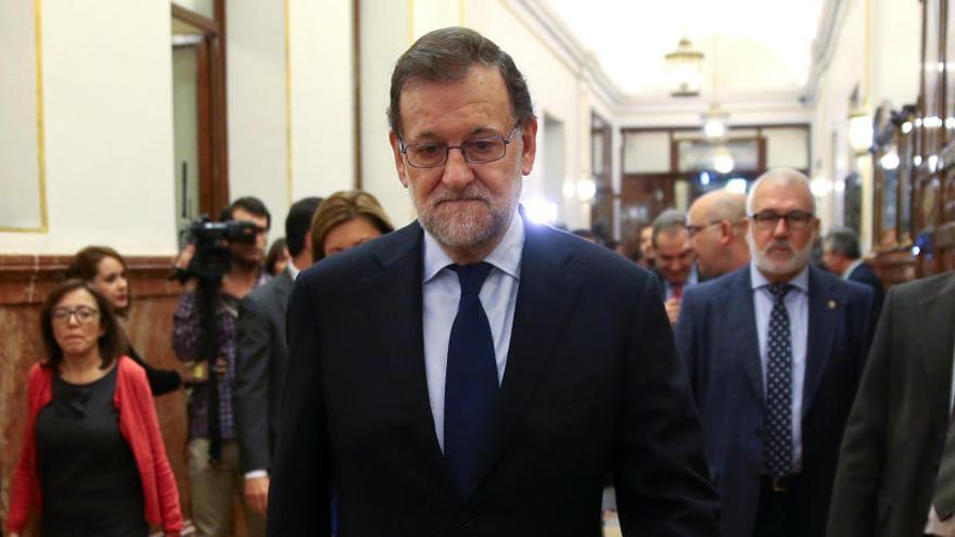 Rajoy este miércoles en los pasillos del Congreso.