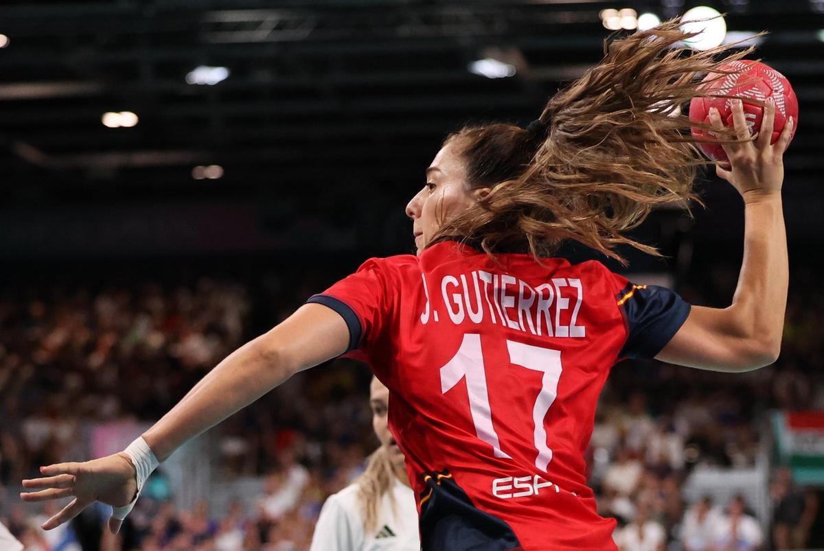 Jennifer Gutiérrez lanza en el duelo ante Austria.