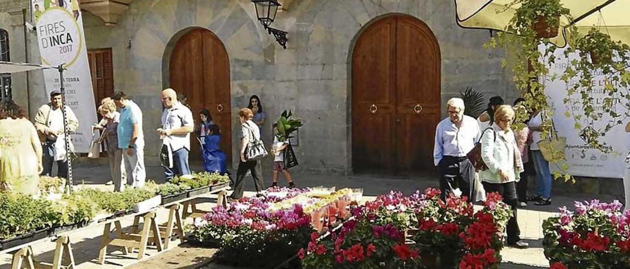 Las puertas del Ayuntamiento estuvieron cerradas ayer.