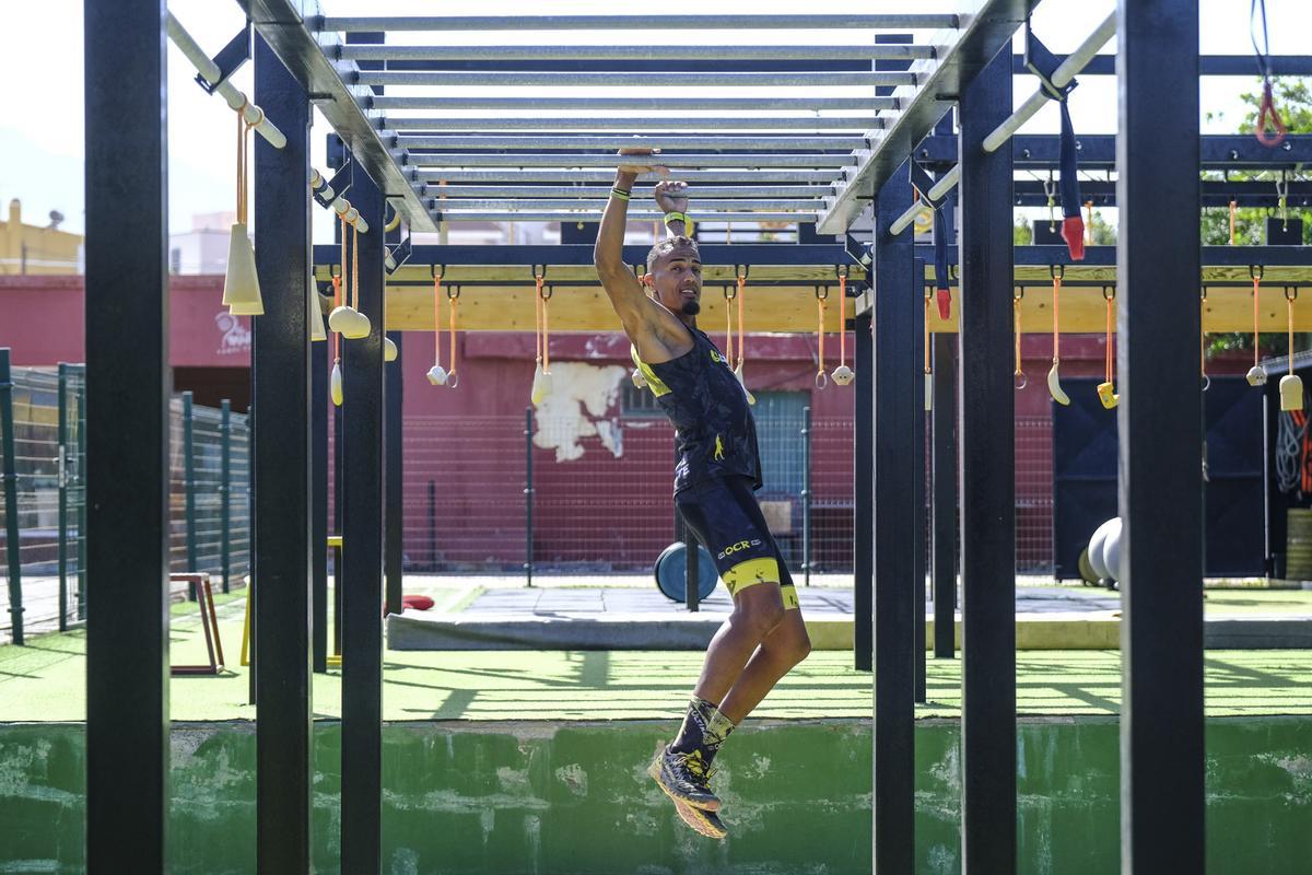 El atleta de obstáculos Azmán Mesaud