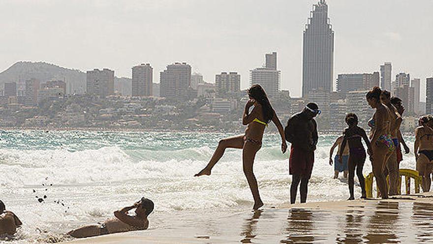 Bañistas en Benidorm.