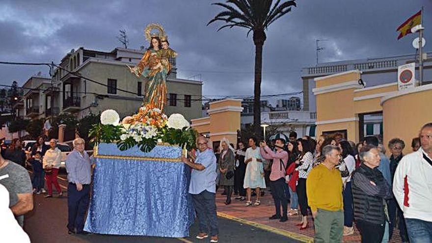 Procesión, ayer, de María Auxiliadora.