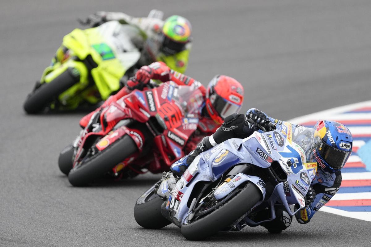 Spains Alex Marquez of the BK8 Gresini Racing MotoGP Team, right, Spains Marc Marquez of the Ducati Lenovo Team, center, and Italys Franco Morbidelli of the Pertamina Enduro VR46 Team compete during the Moto GP race in Termas de Rio Hondo circuit, Argentina, Sunday, March 16, 2025. (AP Photo/Gustavo Garello)