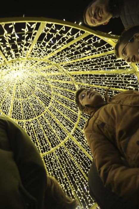 Avilés enciende sus luces de Navidad.