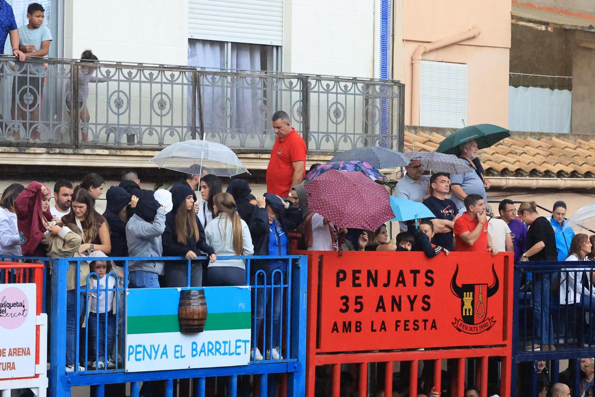 Galería de fotos de la penúltima tarde de toros de las fiestas del Roser en Almassora