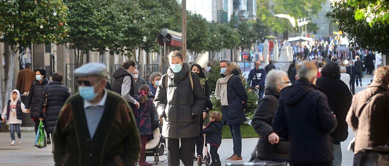 Ambiente en las calles de Vilagarcía ayer por la mañana. |   // NOÉ PARGA