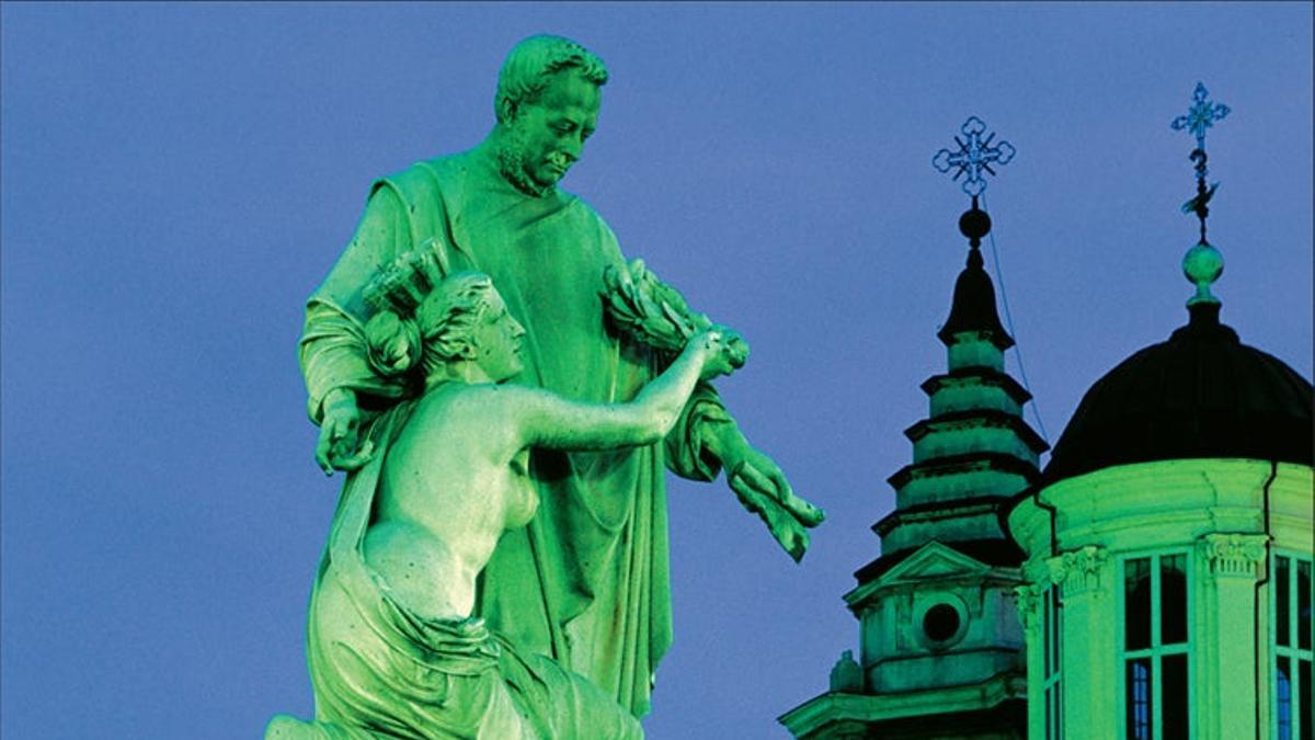 Monumento a Camilo Benso, conde de Cavour, en la Piazza Carlos Manuel II.