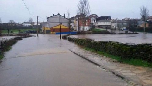 El río Aliste se desborda