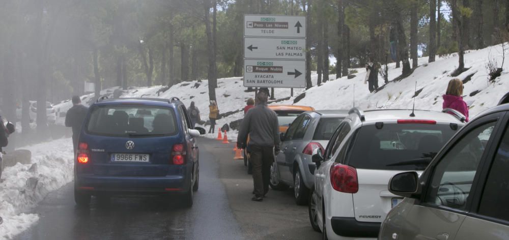 Miles de grancanarios suben a la Cumbre