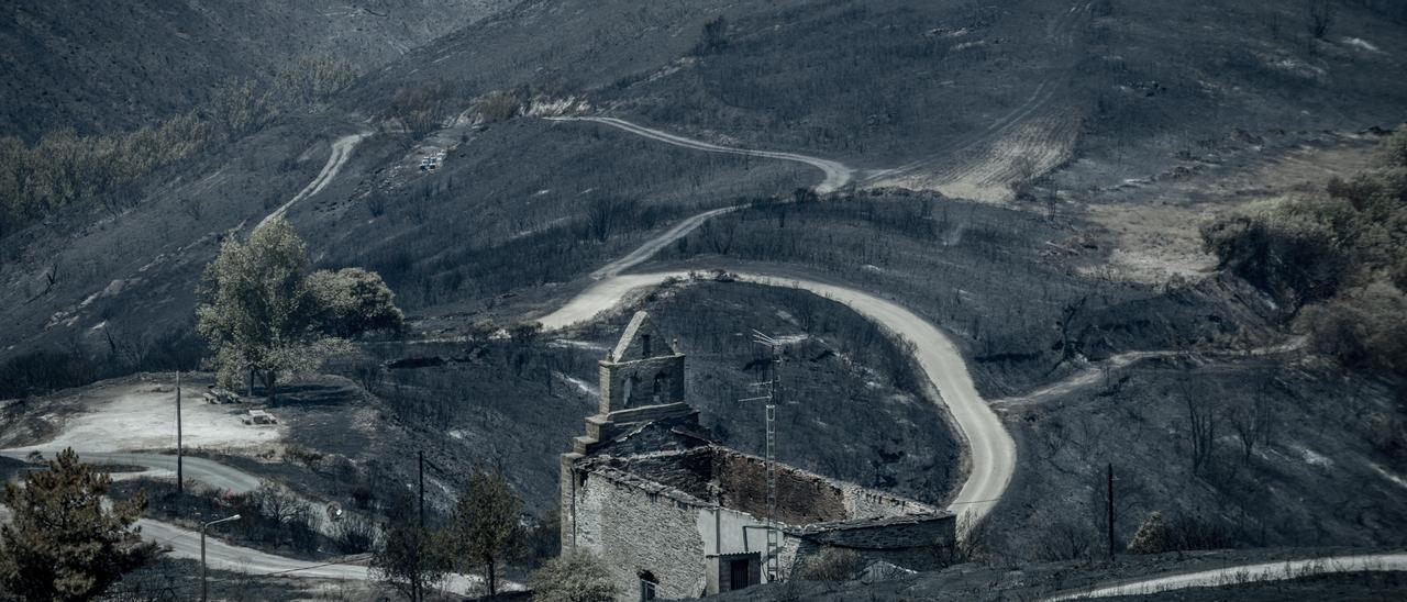 La iglesia de Barrio, en Rubiá, destrozada.