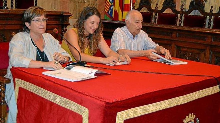 Rosa Serra, Montserrat Venturós i Ramon Viladés, ahir, a la presentació