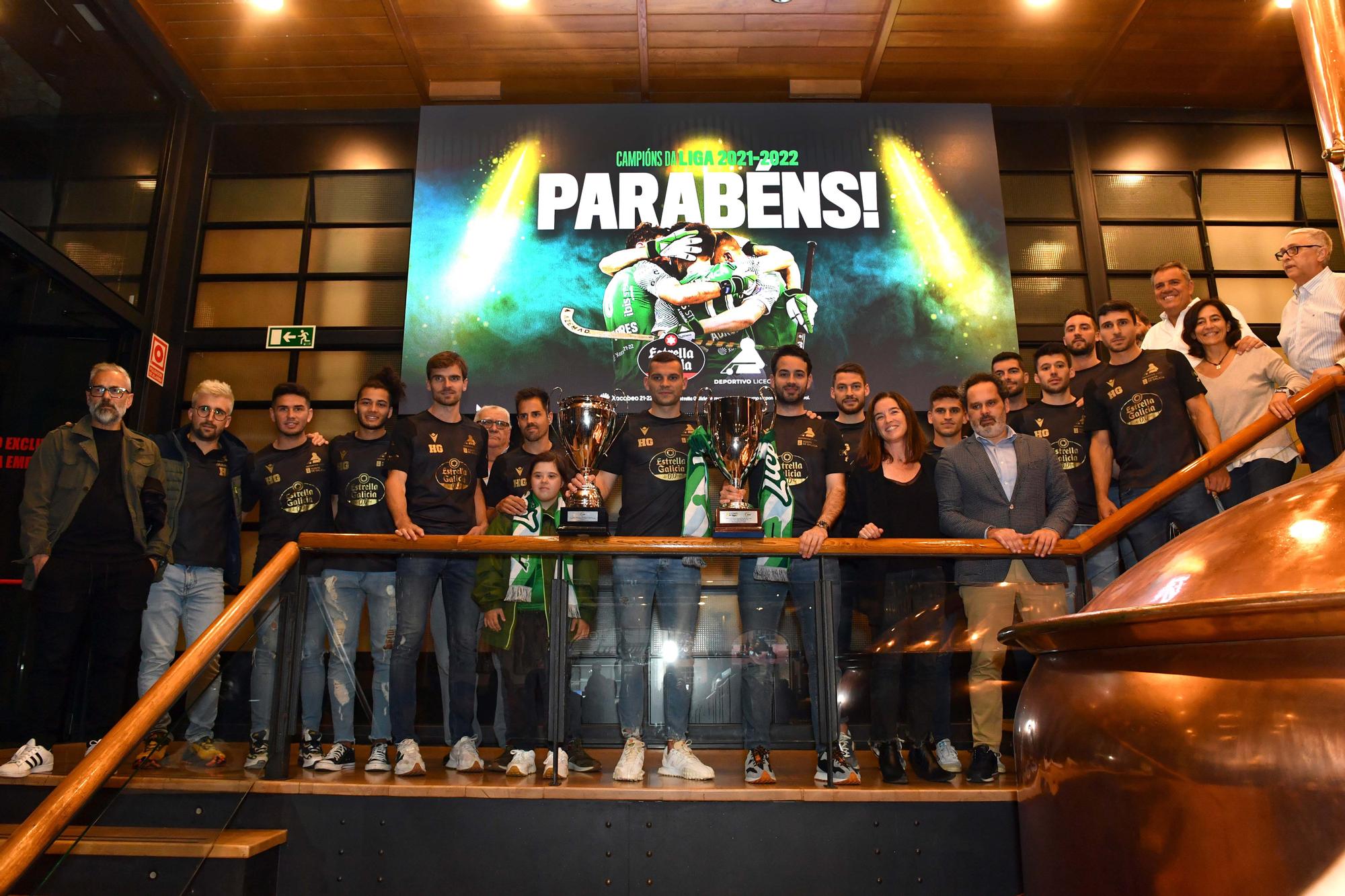 La plantilla del Liceo celebra su título de OK Liga en la cervecería de Estrella Galicia en Cuatro Caminos.