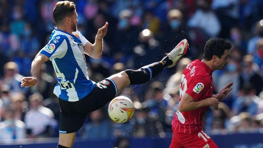 Espanyol scratches a draw against Sevilla with ten