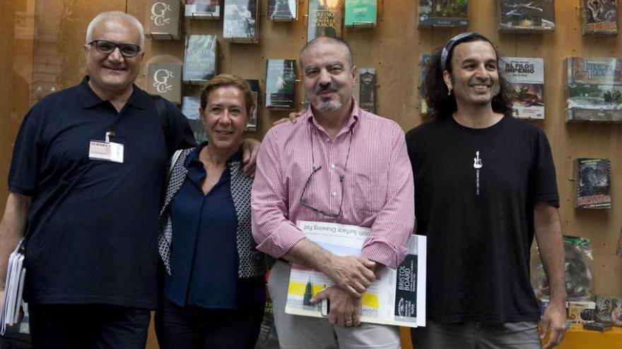 Por la derecha, Mario Punzo, Paola Gorla, Daniele Bigliardo y Alino, ayer, en Gijón.