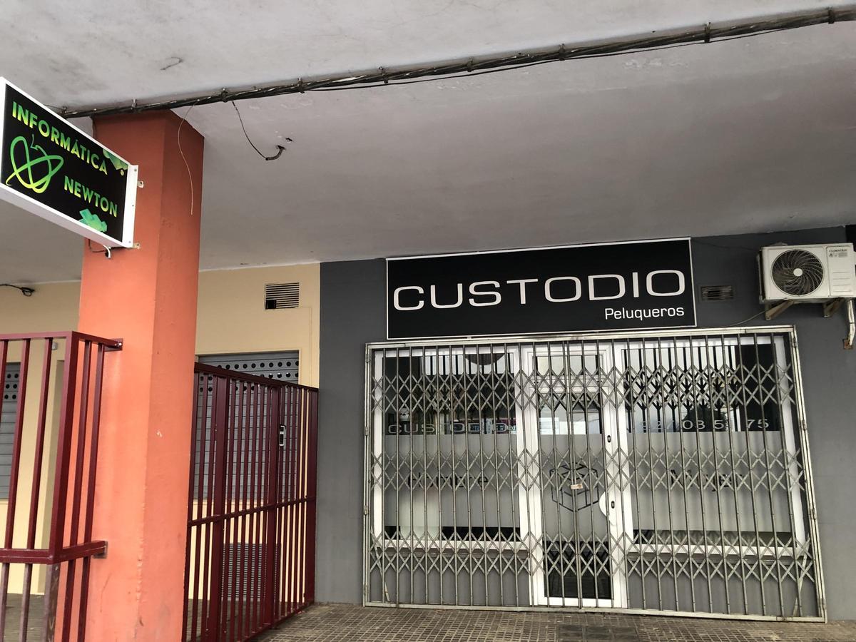 Fotogalería | La calle Salamanca, de Pinturas Mayo al Tambo