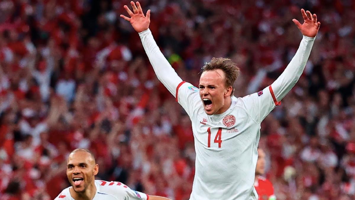 Dinamarca celebra uno de los tantos que le dio el pase ante Rusia