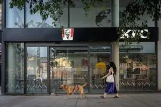 El pollo fantasma: el local de comida rápida de Lesseps que no ha llegado a abrir