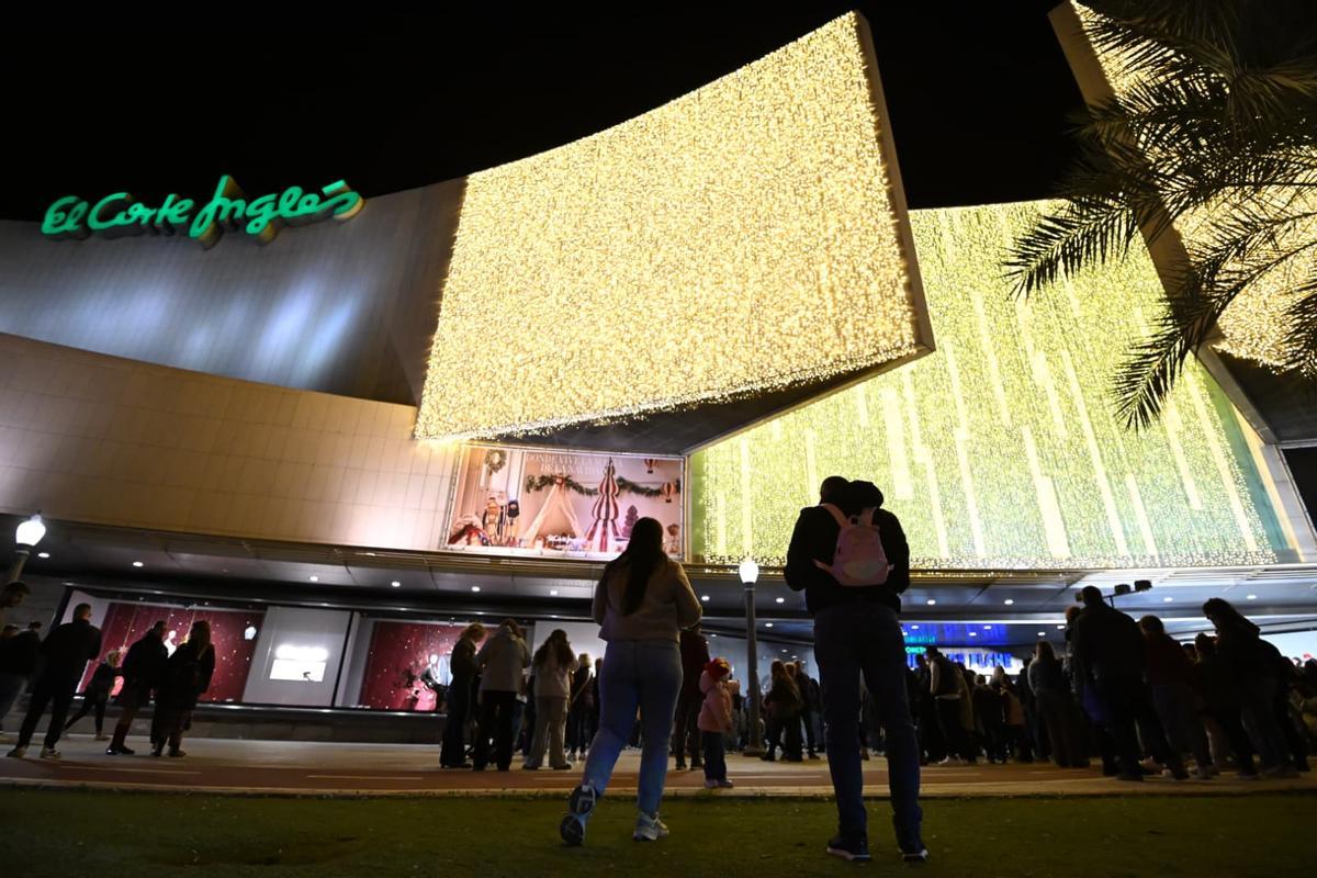 El Corte Inglés de Elche da la bienvenida a la Navidad