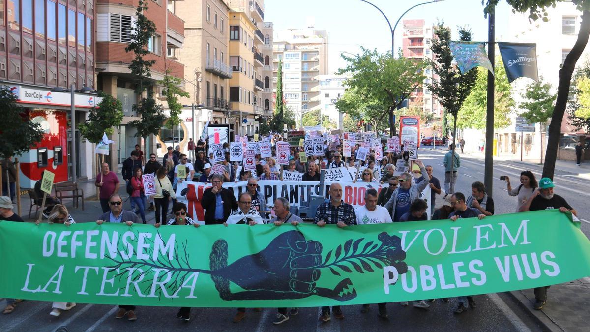 Una manifestación pide en Lleida medidas contra la despoblación rural y sin macroproyectos