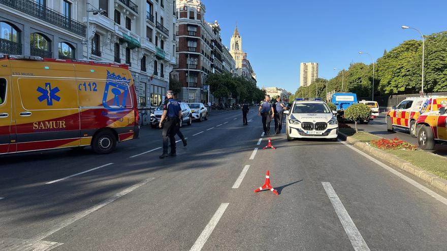 Heridos tres jóvenes por un atropello múltiple en la Puerta de Alcalá en Madrid
