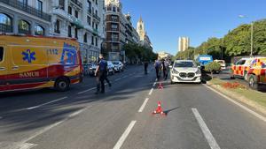 La Policía Municipal mantiene cortado un tramo de la calle Alcalá, sentido Cibeles, tras el accidente que ha dejado tres heridos.