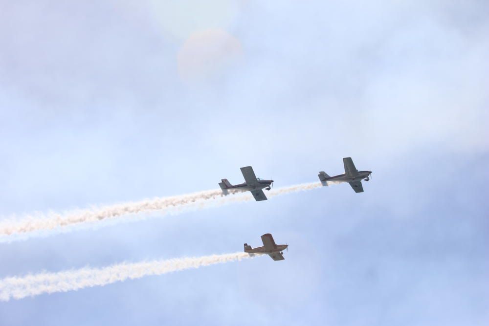 Cazas turcos, el F18 del Ejército del Aire, Vampir, Bucker, las unidades del Aeroclub de Málaga, la Patrulla Plus Ultra, el helicóptero del Cuerpo Nacional de Policía, una unidad de Jorge Macías, los Canadair o la Patrulla Aspa vuelan este domingo