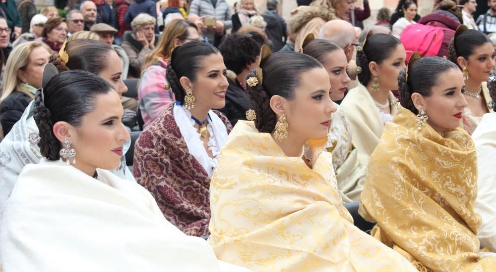 Una mañana gris y fría que obligó a la corte a sacar los "mocadors d'abric" para evitar la pulmonía...