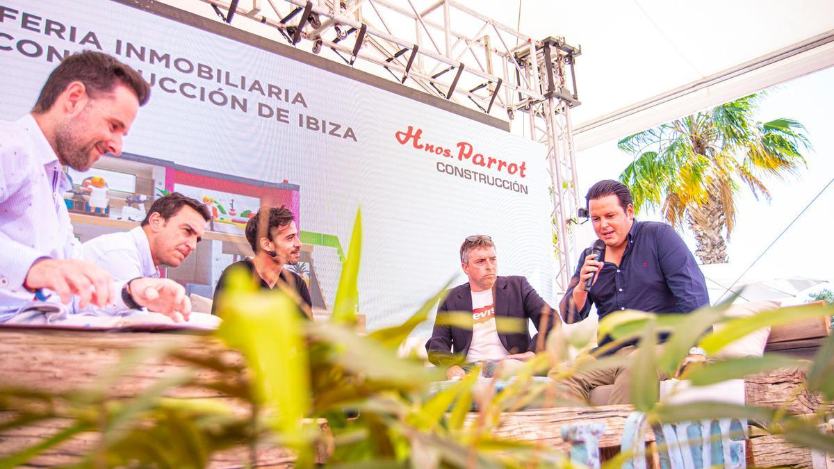 Una de las mesas redondas celebradas en la última edición, con el arquitecto Iván Torres y empresarios como Abel Matutes Prats.