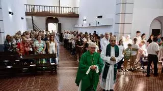 Emoción a raudales en la despedida de Jesús Ángel Fernández como cura de Tremañes: su marcha supone que los jesuitas ya no tengan ninguna parroquia a su cargo en Asturias