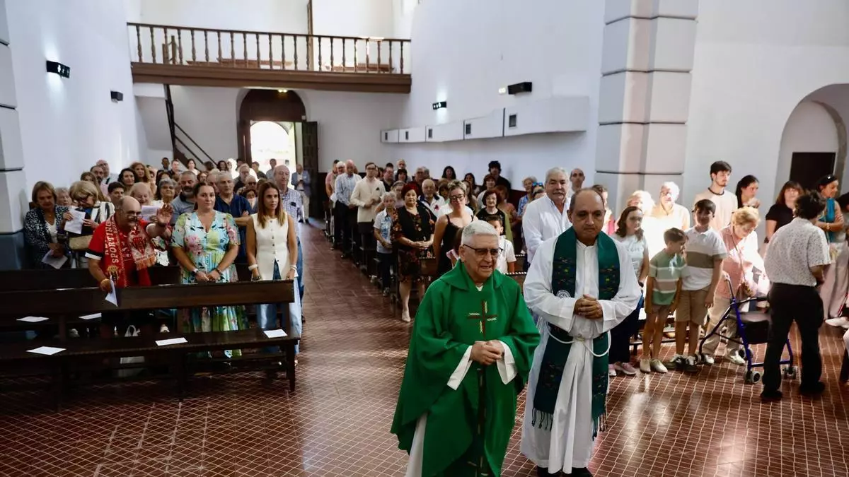 Emoción a raudales en la despedida de Jesús Ángel Fernández como párroco de Tremañes.