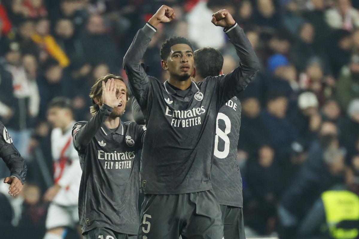 El centrocampista del Real Madrid, Jude Bellingham, celebra su gol ante el Rayo Vallecano.