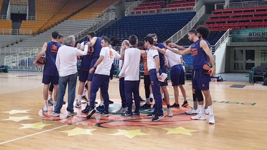 Entrenamiento del equipo en el OAKA.