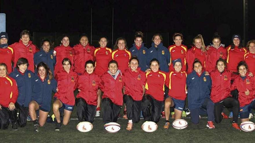 La selección española de XV posa después de un entrenamiento y antes de viajar a Glasgow.