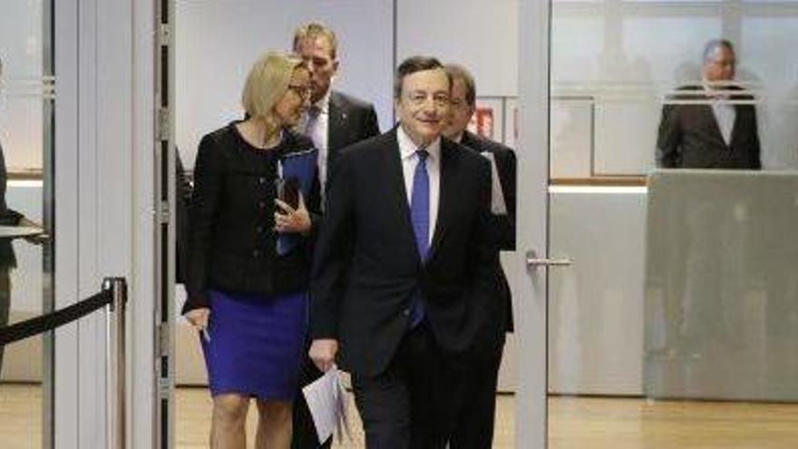 El president del BCE, Mario Draghi, en arribar a una roda de premsa