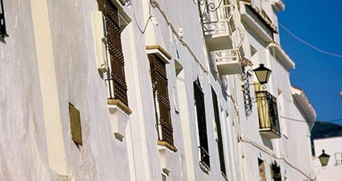 Detalle de un lateral de casas encaladas típicas del pueblo de Mijas.Comarca Costa del Sol Occidental.