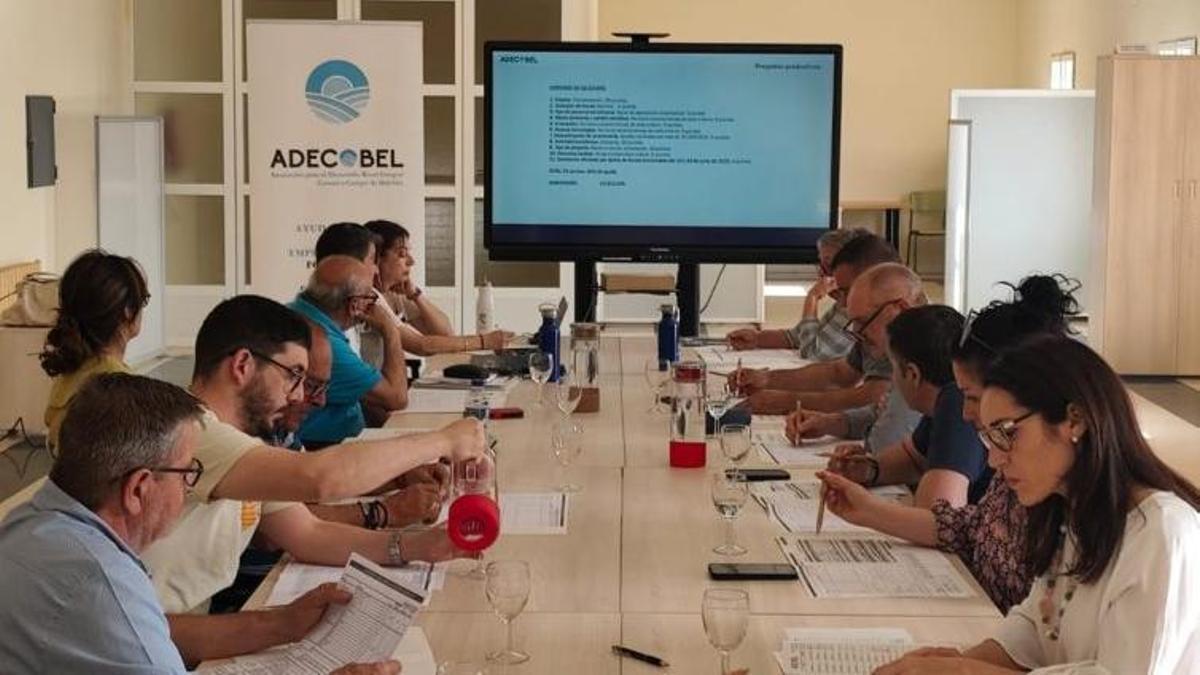 Reunión de la junta directiva de Adecobel.