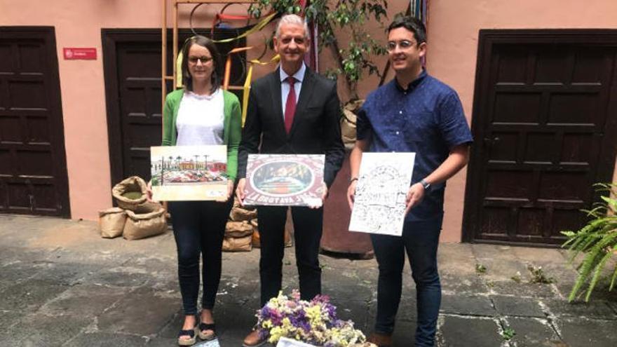 Delia Escobar, el alcalde villero, Francisco Linares, y el presidente de la Asociación de Alfombristas de La Orotava, Leo Rodríguez.