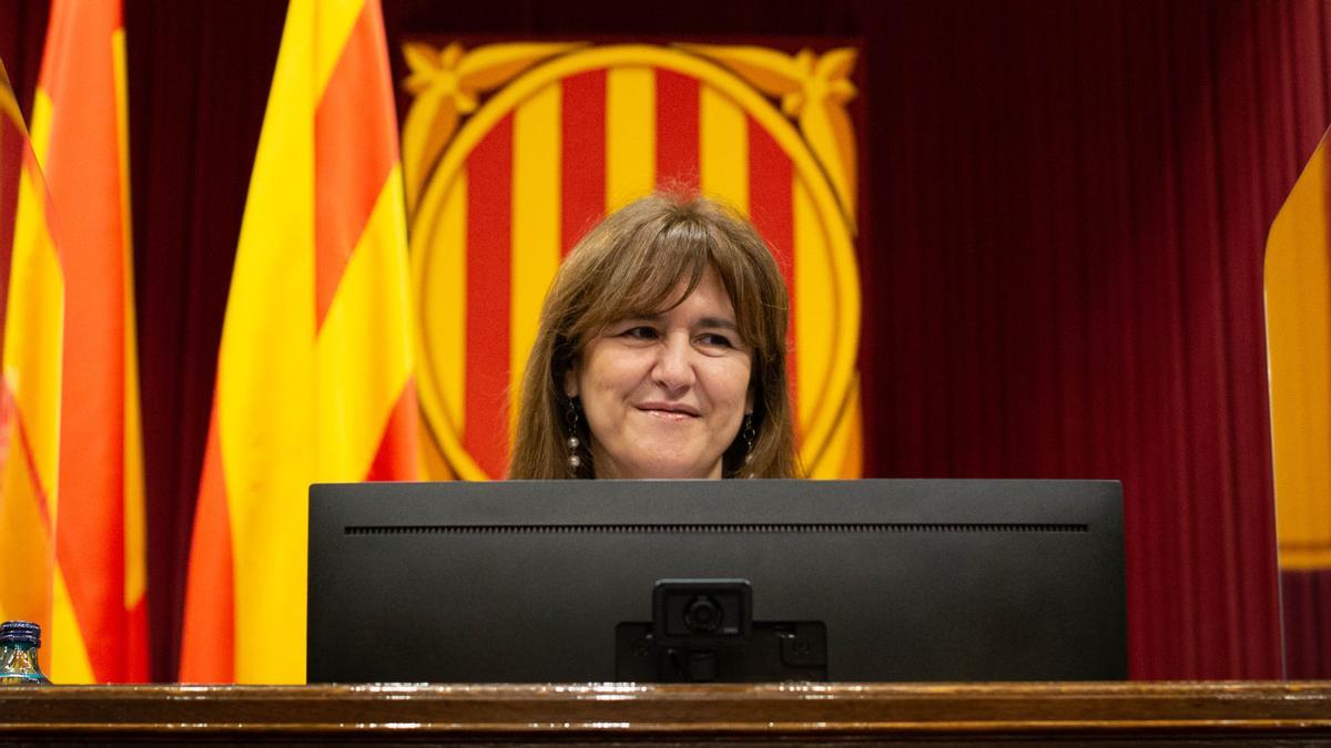 La presidenta del Parlament, Laura Borràs, en el hemiciclo.