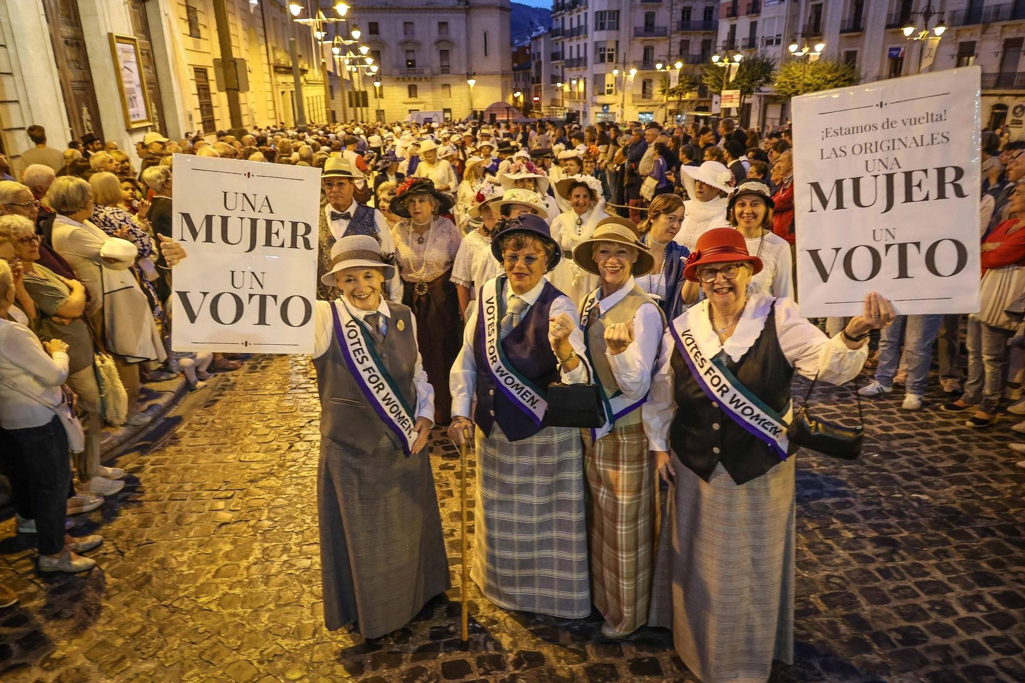 Inicio de la Feria Modernista de Alcoy 2025