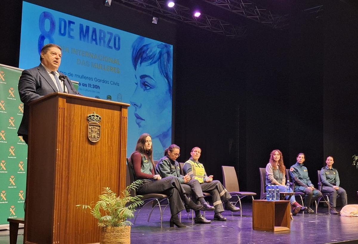 O subdelegado do Goberno, Julio Abalde, no acto celebrado en Cee.