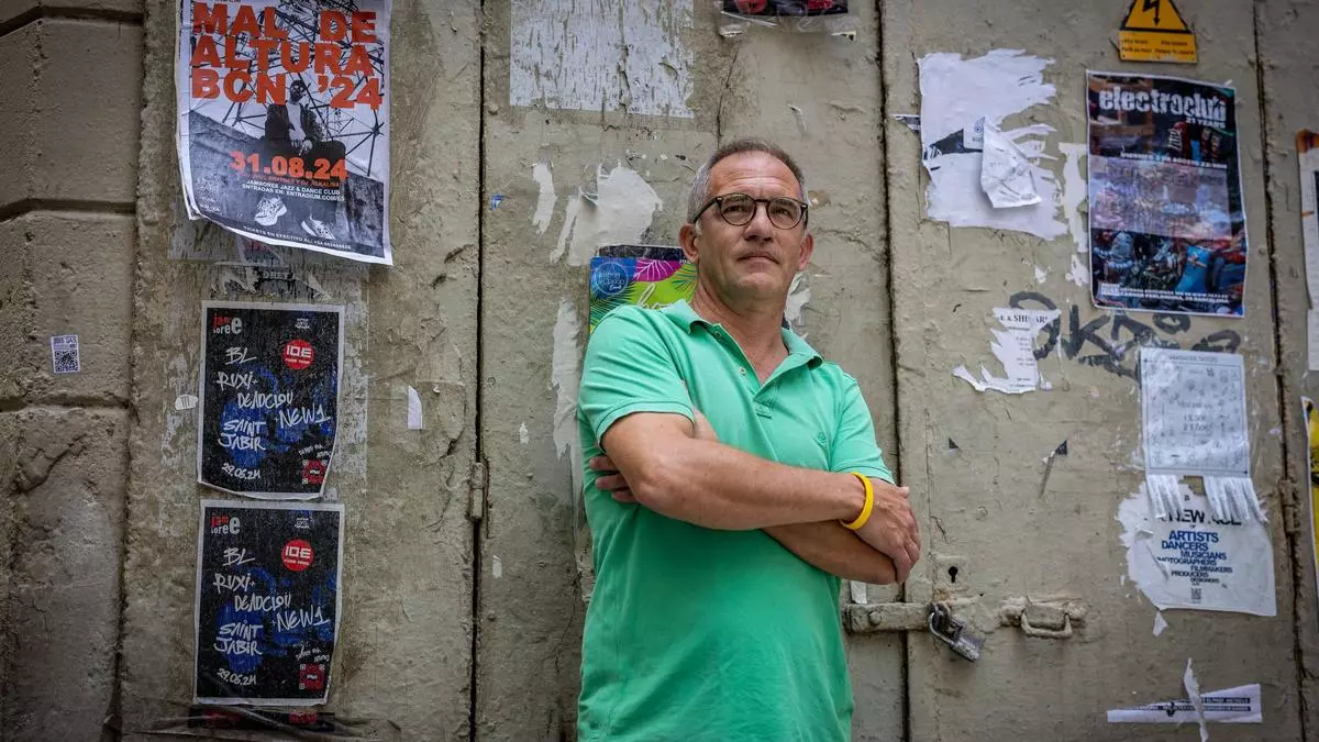 Matías Néspolo, escritor argentino: "La Barcelona real no se pregunta por el conflicto político o ideológico de las lenguas"