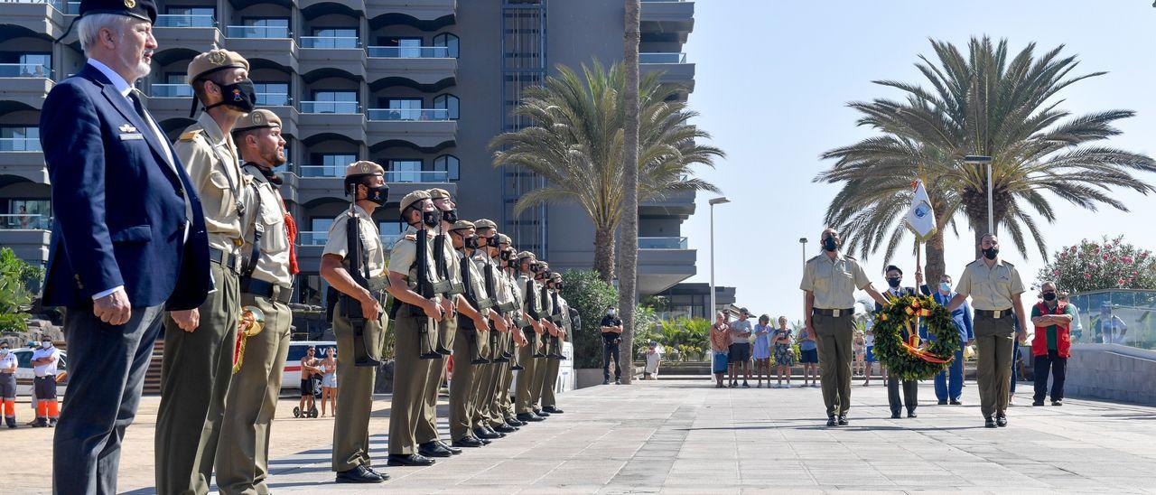 Acto de homenaje a los paracaidistas fallecidos en acto de servicio entre 1965 y1979 en Maspalomas