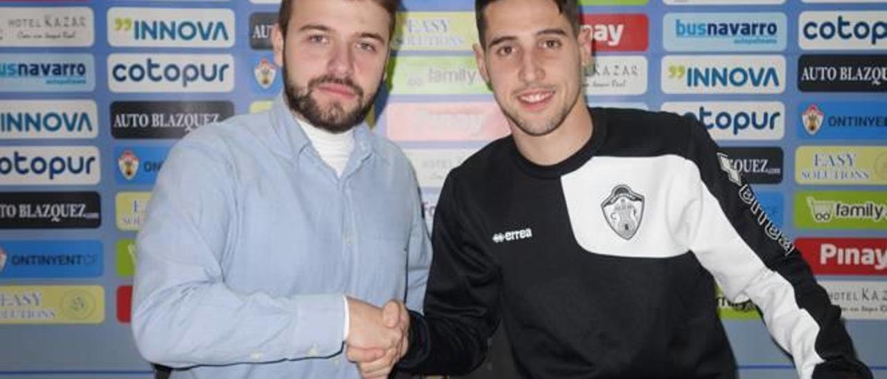 Raúl renueva por el Ontinyent hasta el 2020 antes del partido ante Vila-real B